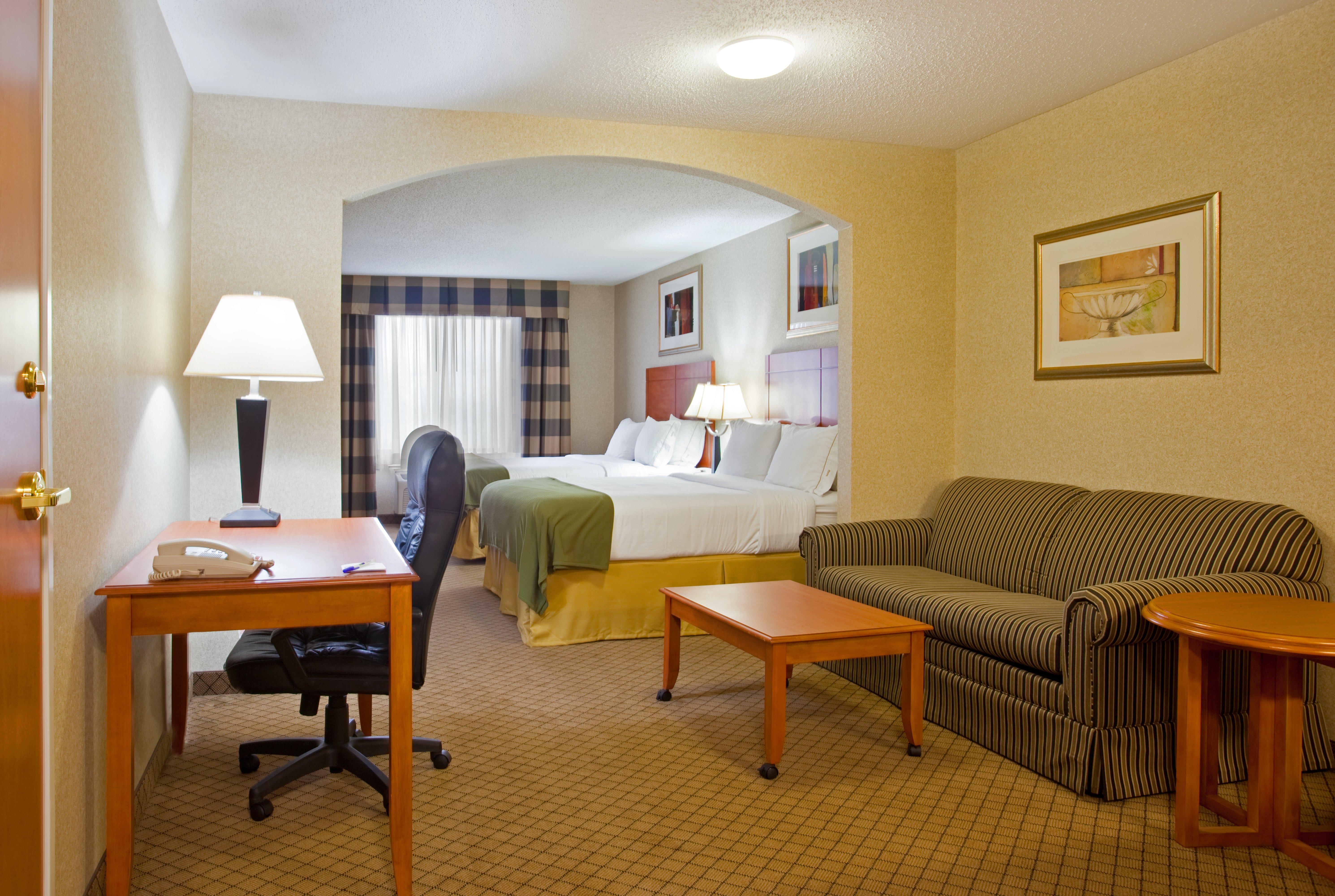 Holiday Inn Express Hotel & Suites Goshen By Ihg Exterior photo
