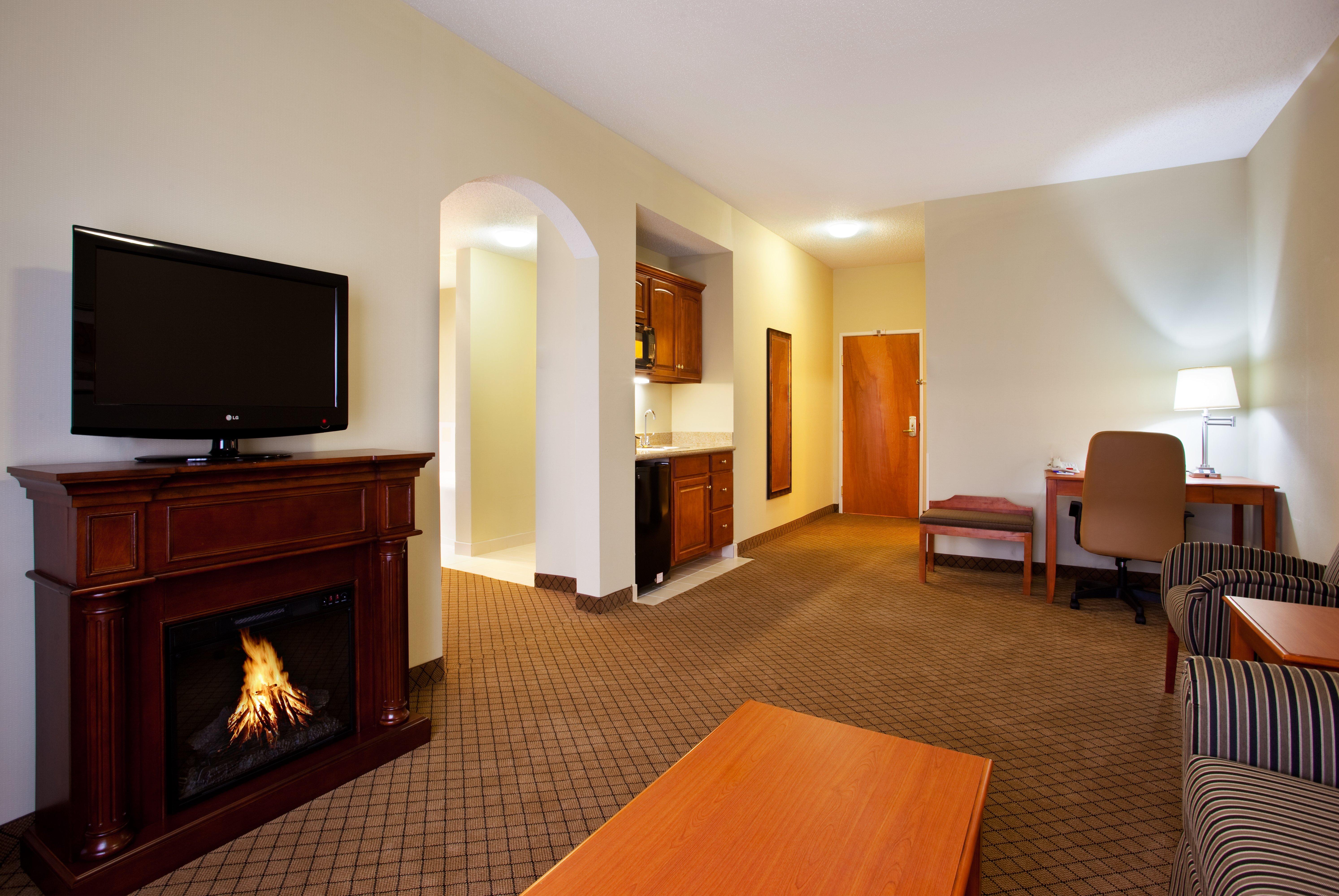 Holiday Inn Express Hotel & Suites Goshen By Ihg Exterior photo