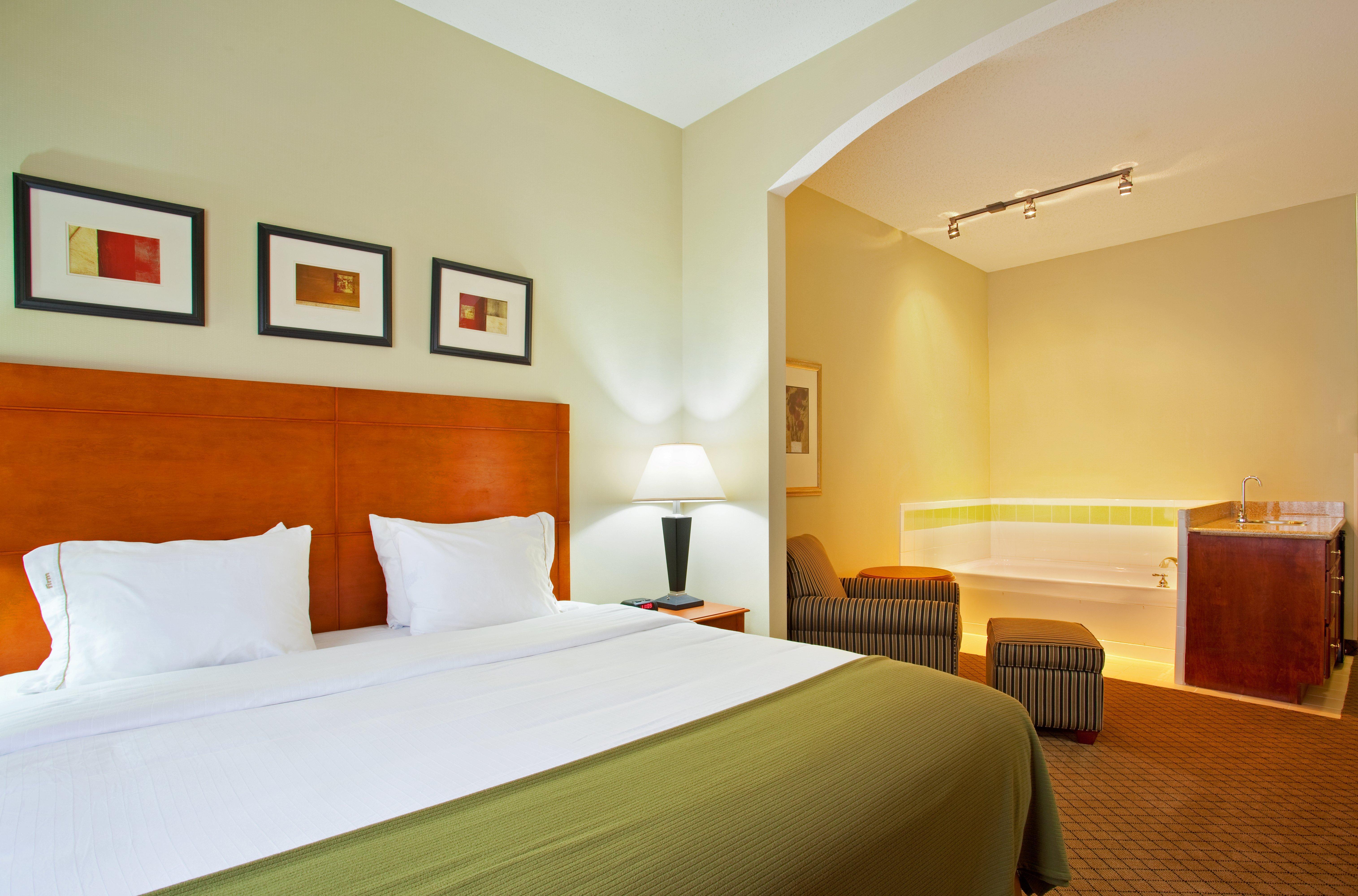 Holiday Inn Express Hotel & Suites Goshen By Ihg Exterior photo