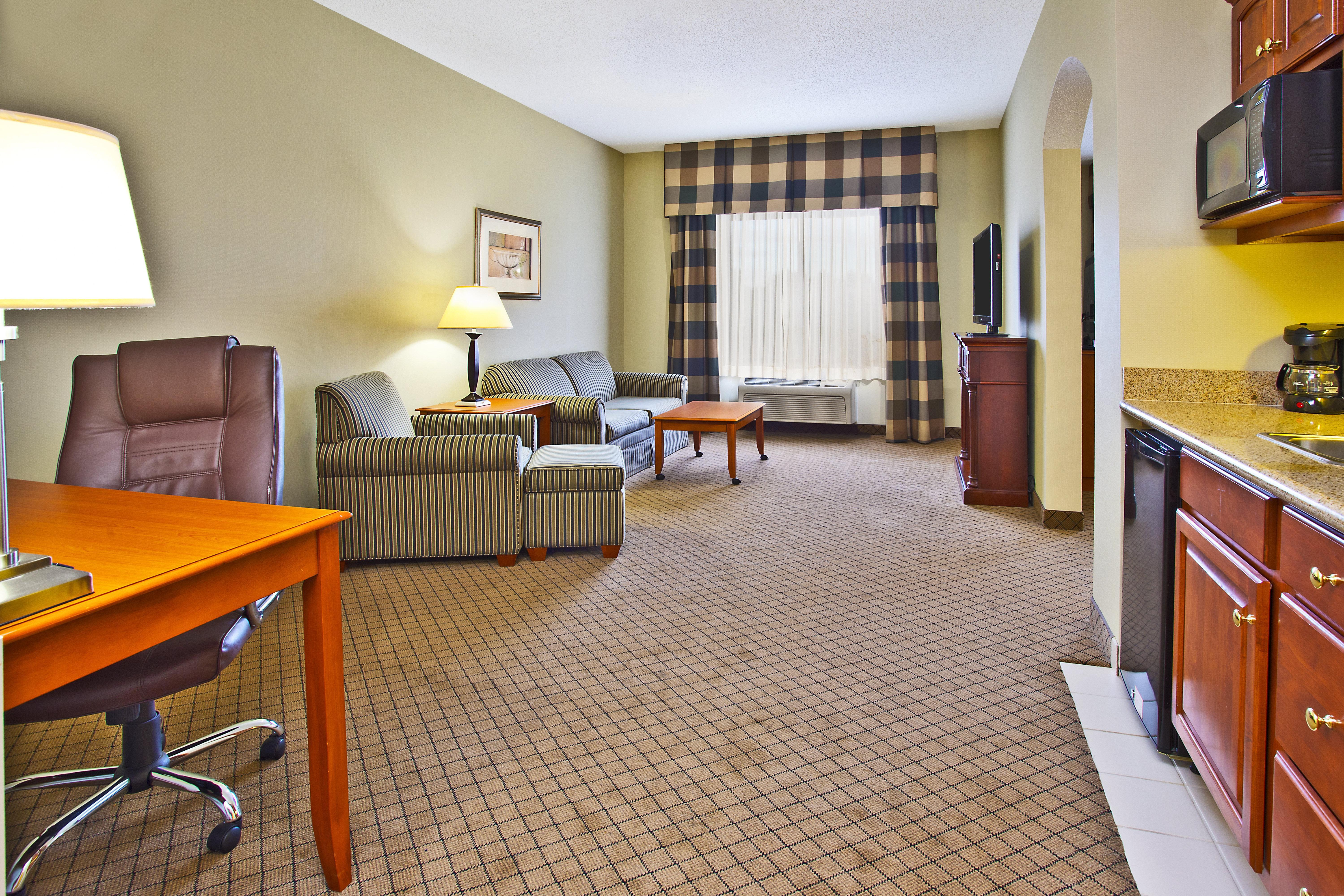 Holiday Inn Express Hotel & Suites Goshen By Ihg Exterior photo