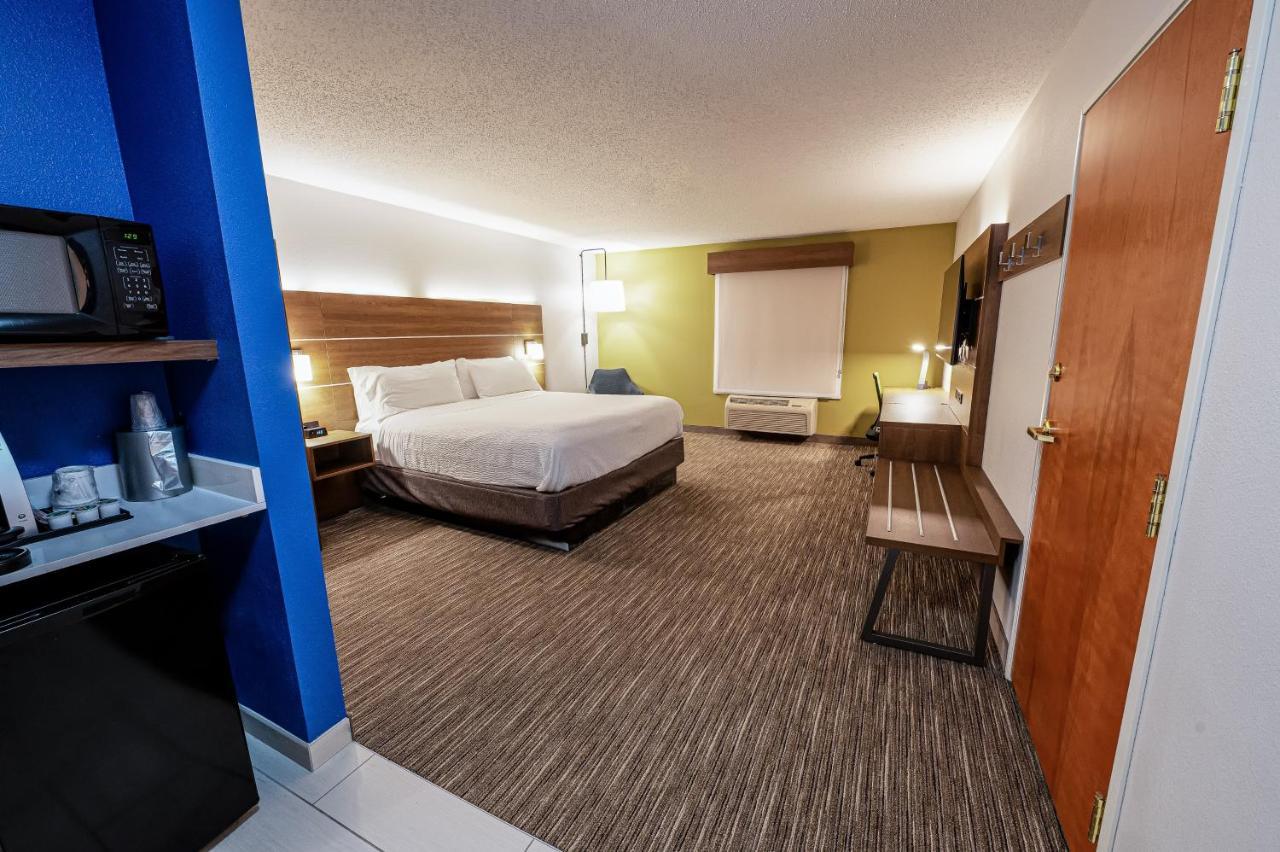 Holiday Inn Express Hotel & Suites Goshen By Ihg Exterior photo