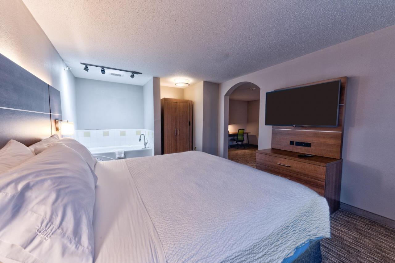 Holiday Inn Express Hotel & Suites Goshen By Ihg Exterior photo