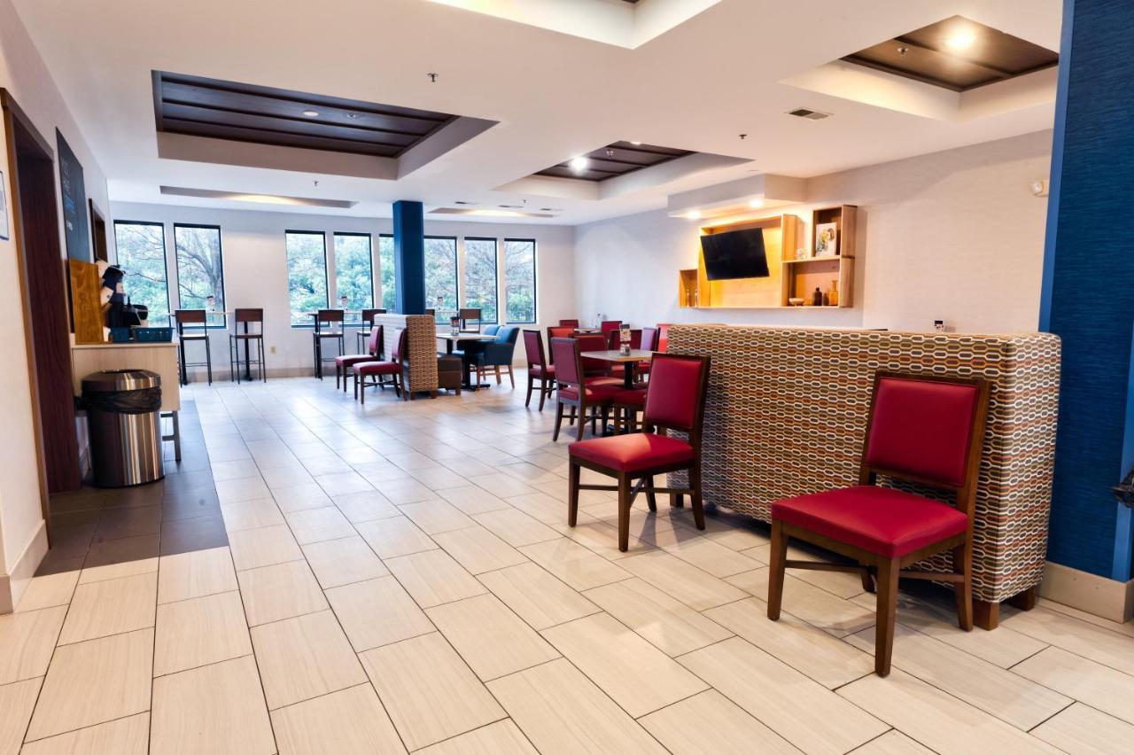 Holiday Inn Express Hotel & Suites Goshen By Ihg Exterior photo