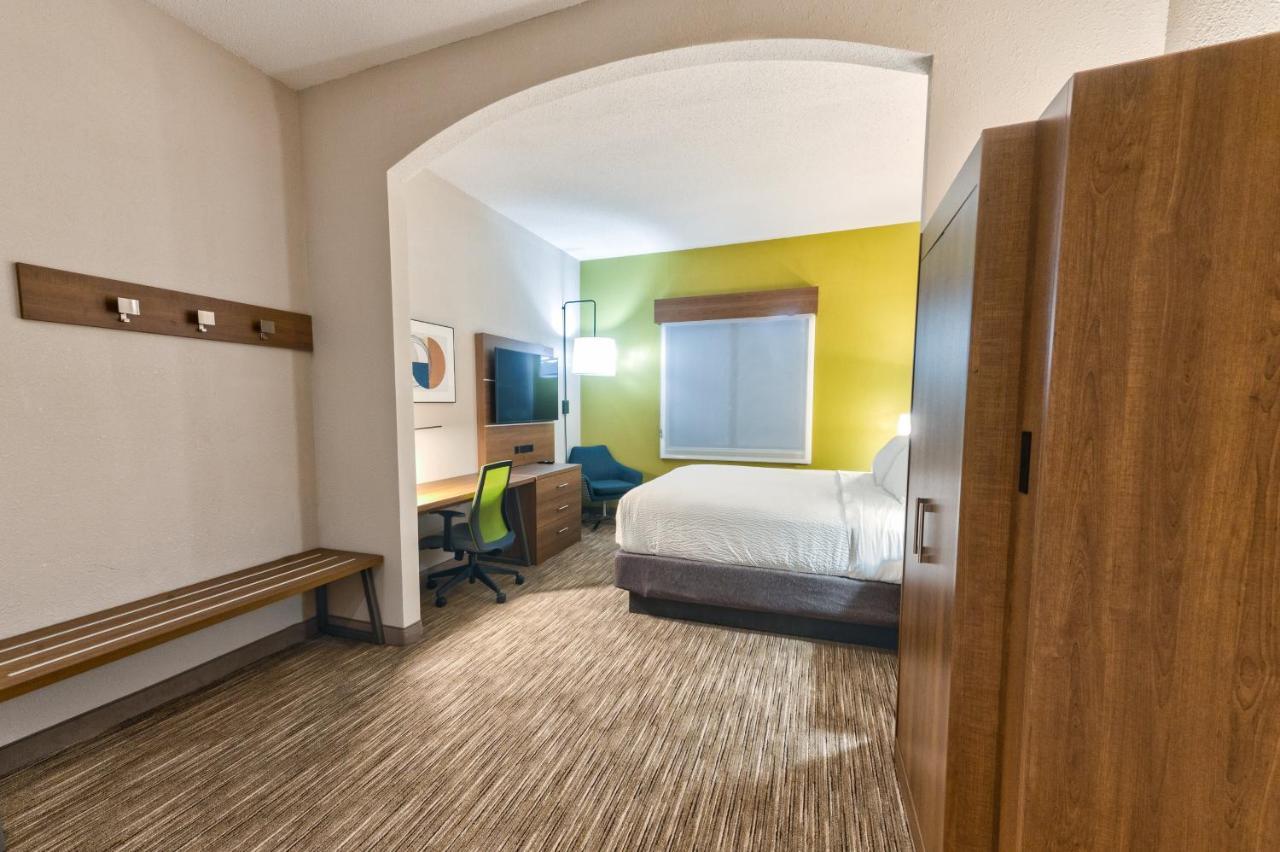 Holiday Inn Express Hotel & Suites Goshen By Ihg Exterior photo