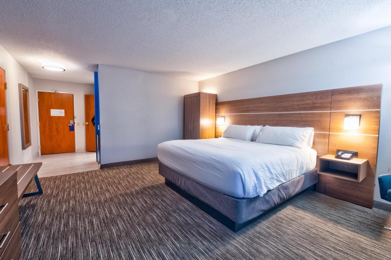 Holiday Inn Express Hotel & Suites Goshen By Ihg Exterior photo