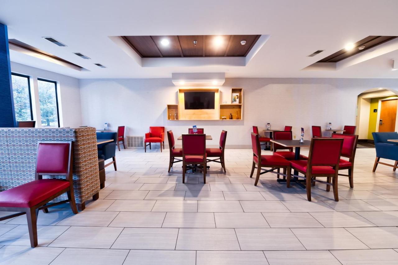 Holiday Inn Express Hotel & Suites Goshen By Ihg Exterior photo