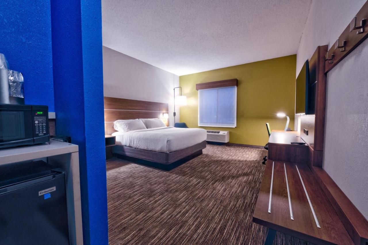 Holiday Inn Express Hotel & Suites Goshen By Ihg Exterior photo