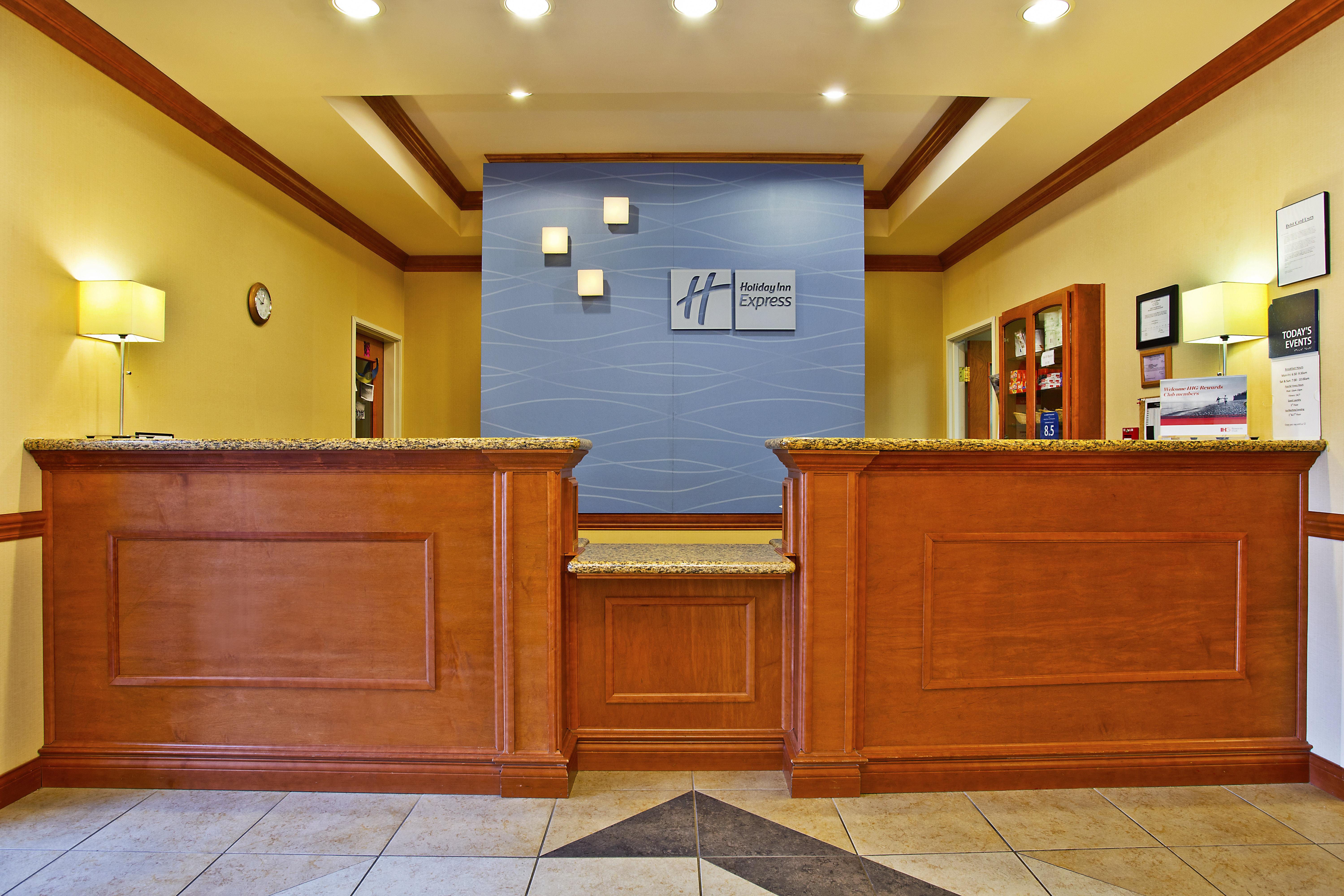Holiday Inn Express Hotel & Suites Goshen By Ihg Exterior photo