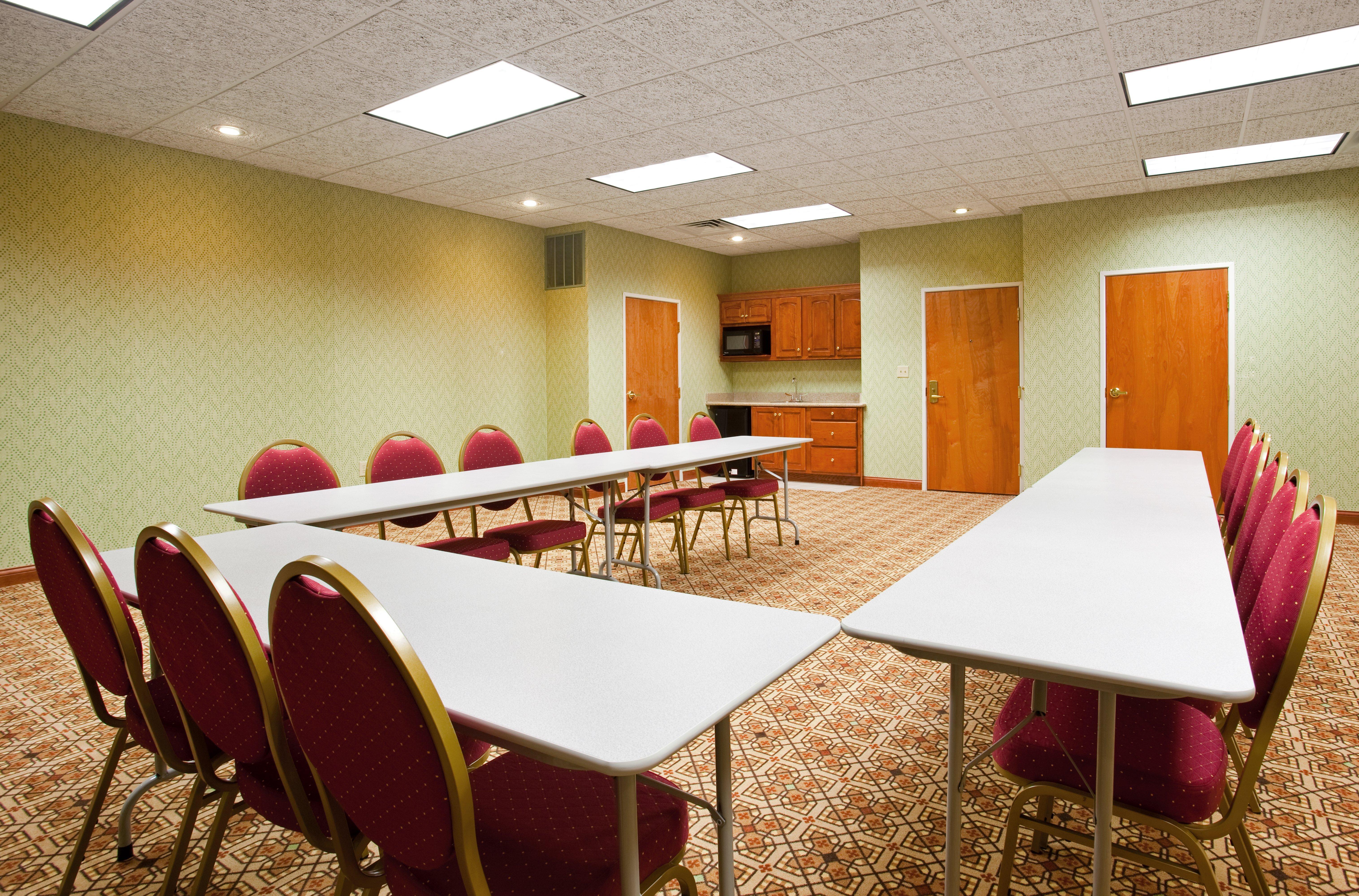 Holiday Inn Express Hotel & Suites Goshen By Ihg Exterior photo