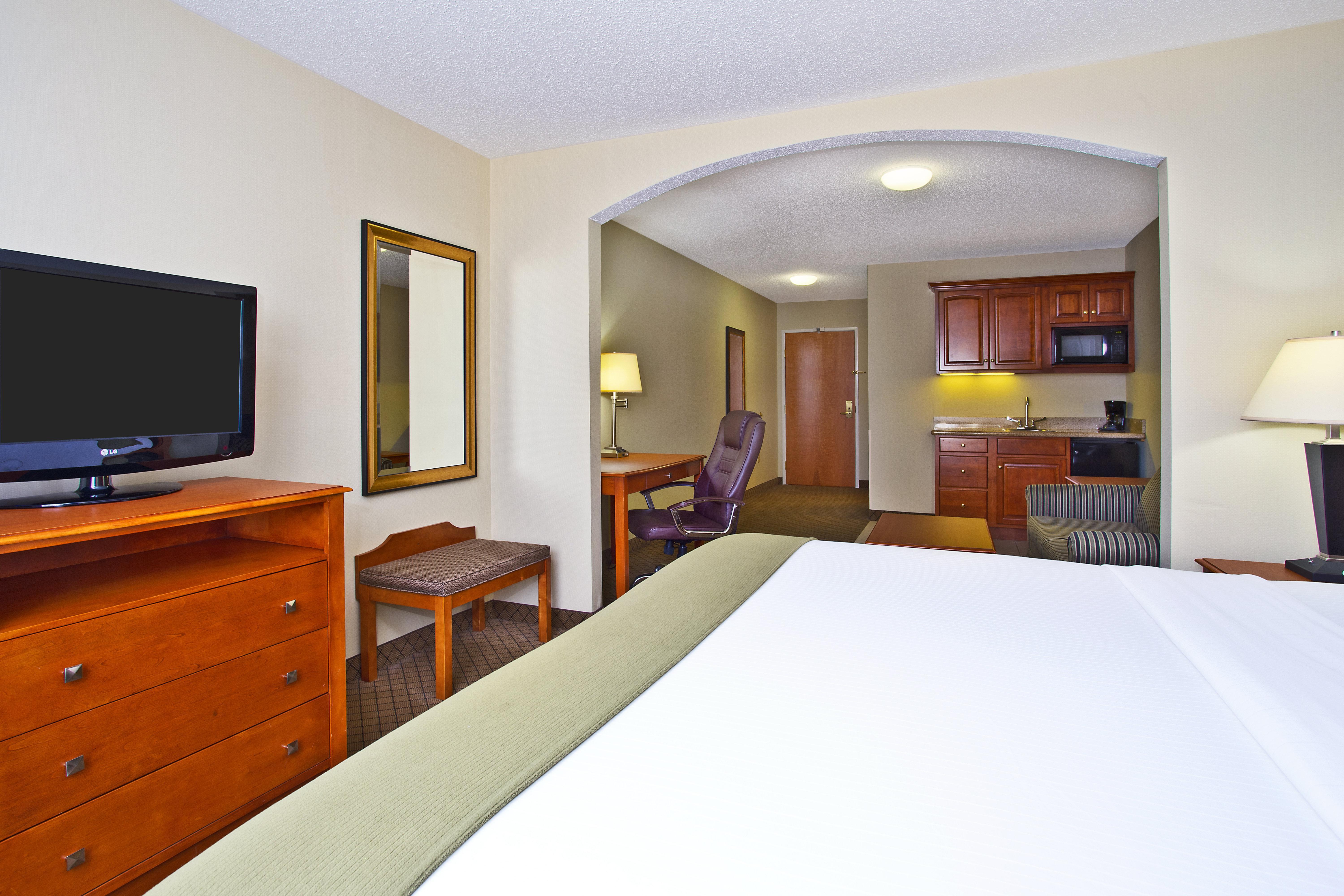 Holiday Inn Express Hotel & Suites Goshen By Ihg Exterior photo
