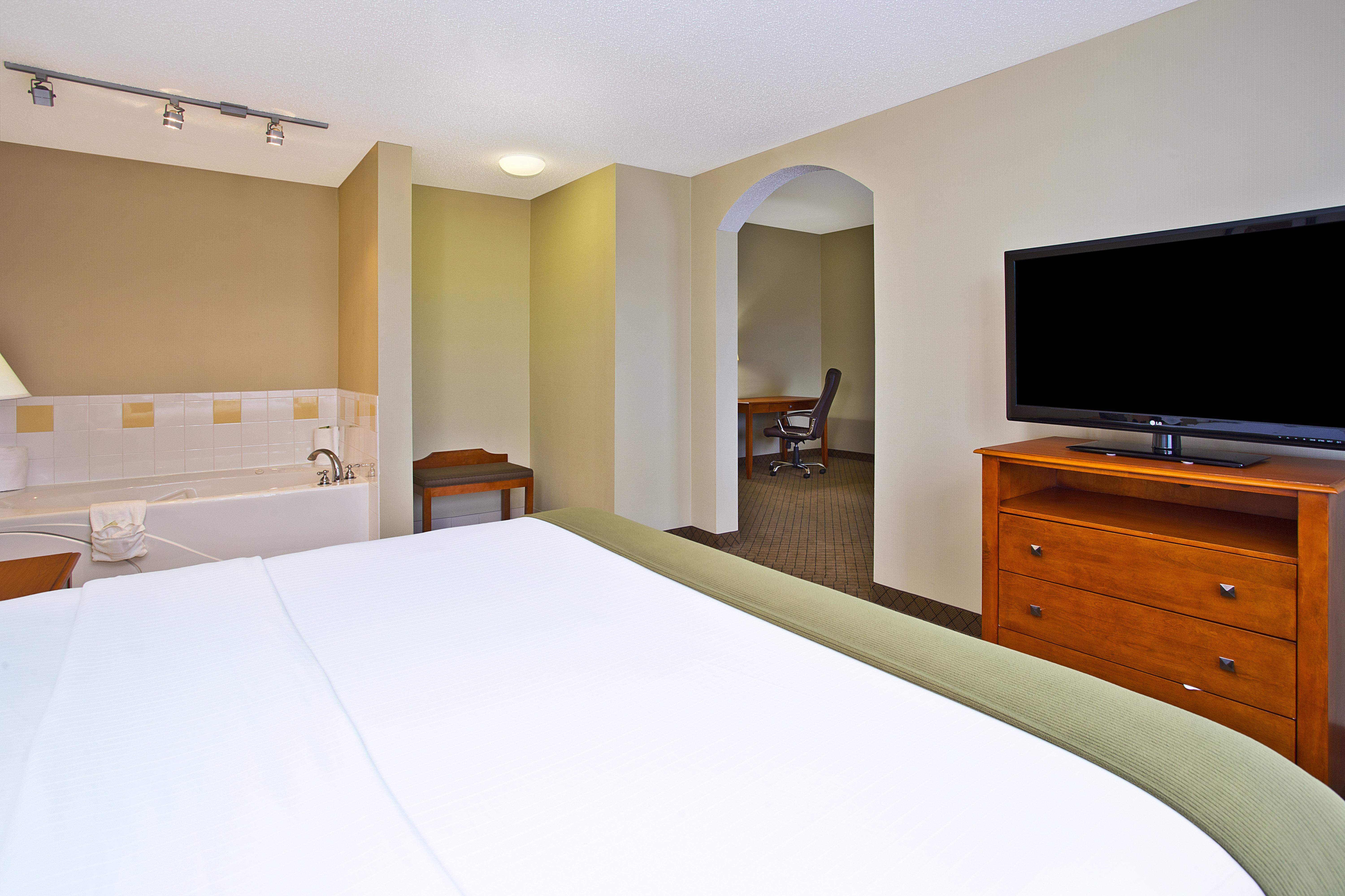 Holiday Inn Express Hotel & Suites Goshen By Ihg Exterior photo