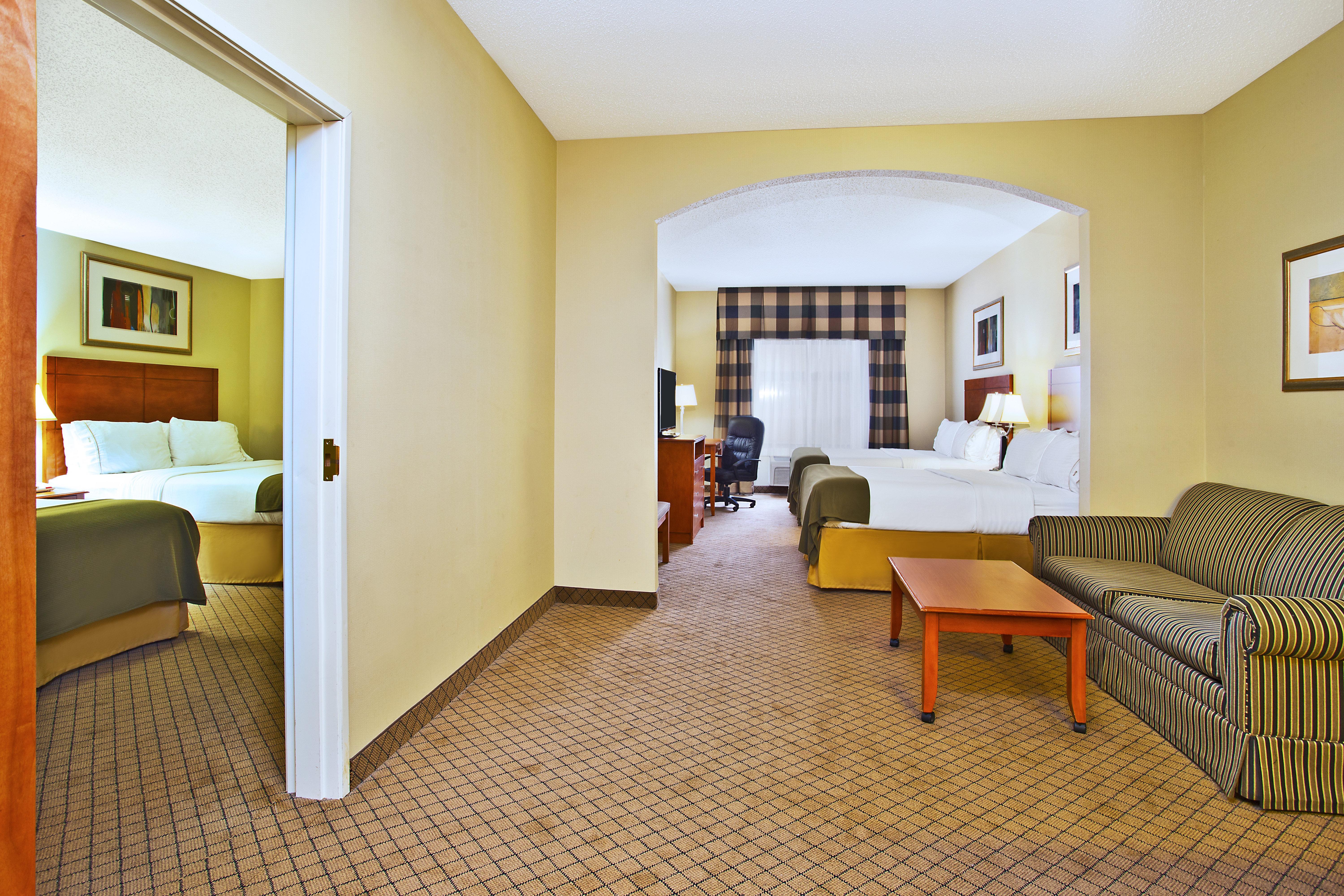 Holiday Inn Express Hotel & Suites Goshen By Ihg Exterior photo
