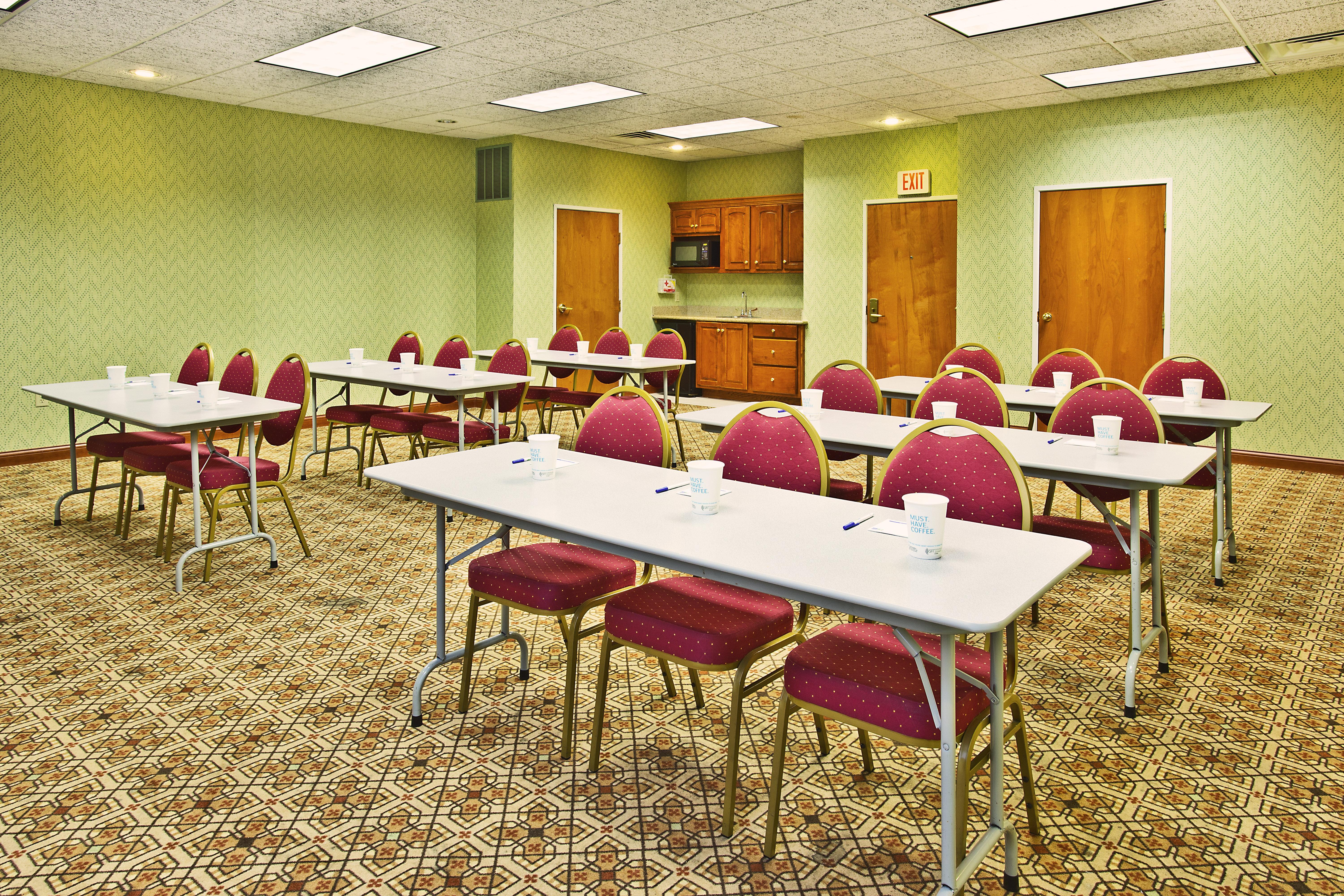Holiday Inn Express Hotel & Suites Goshen By Ihg Exterior photo
